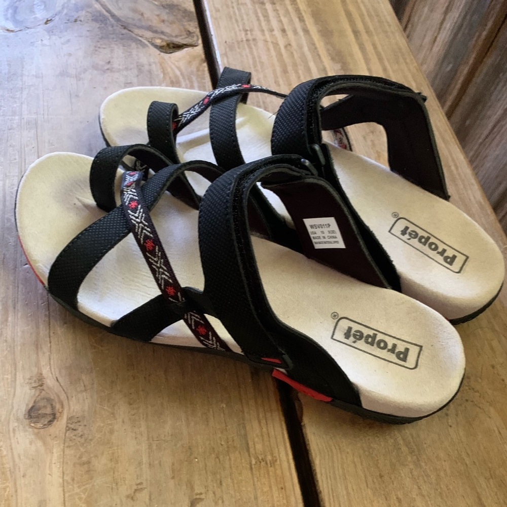 Propet Eleri Ladies Sandals Black and Red New in Box